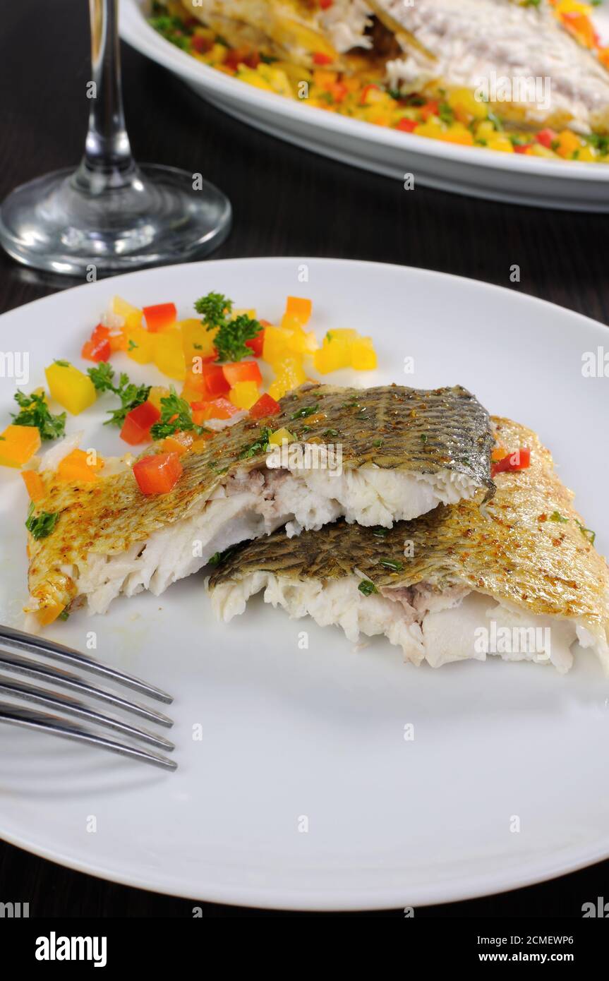 Fette di pesce al forno Dorado Foto Stock