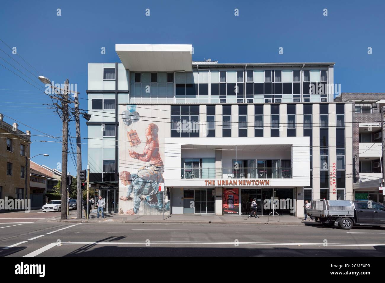 Un murale dal titolo "la bolla immobiliare" di Fintan Magee in 2015 per evidenziare la difficile situazione della gente del posto di Newtown prezzo fuori Del mercato immobiliare di Sydney (Aust) Foto Stock