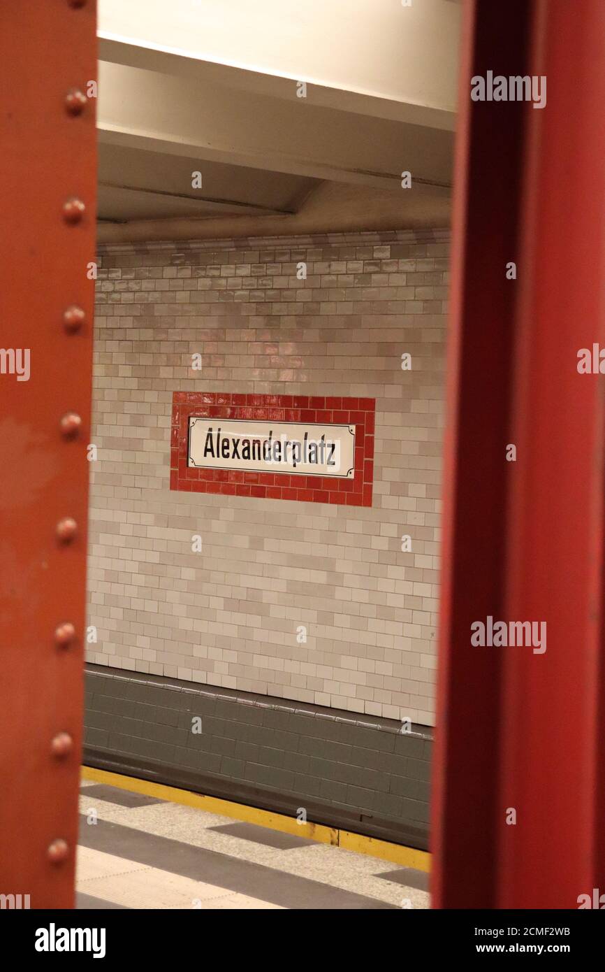 Fermata Alexanderplatz della U-Bahn, metropolitana Foto Stock