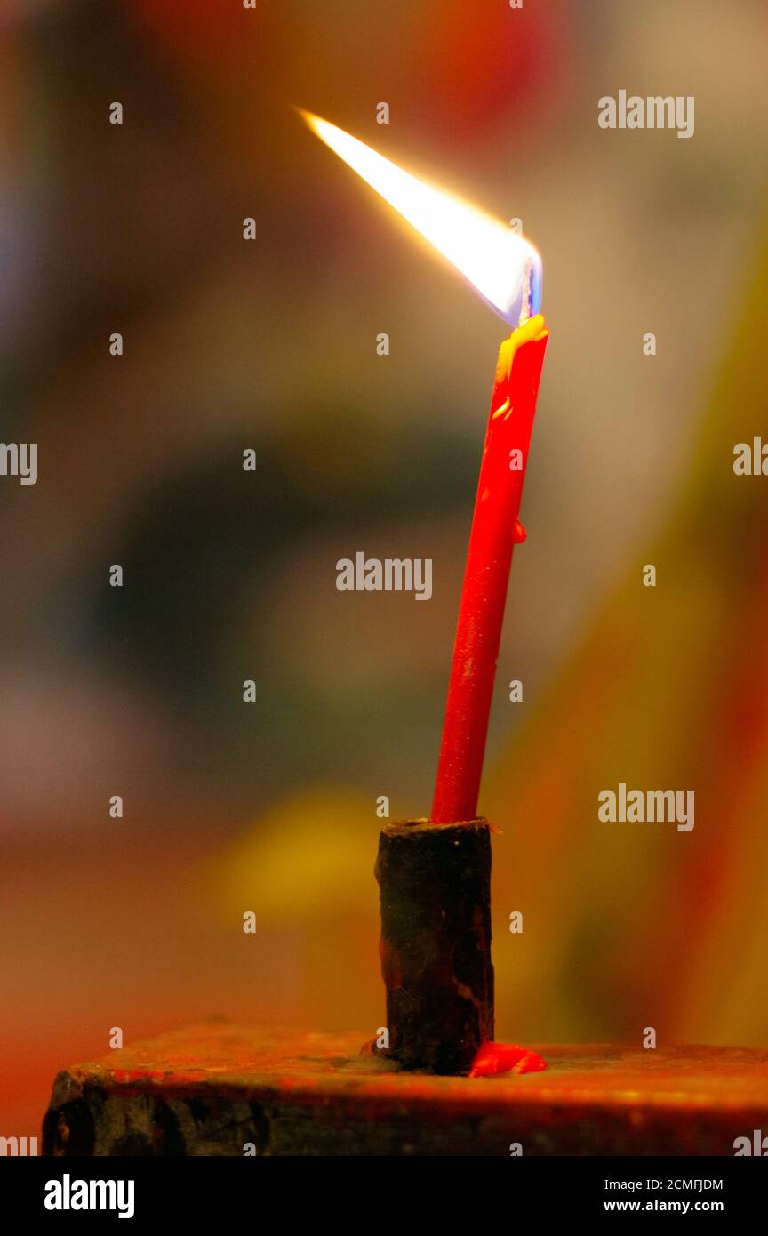 Lunghe candele immagini e fotografie stock ad alta risoluzione - Alamy