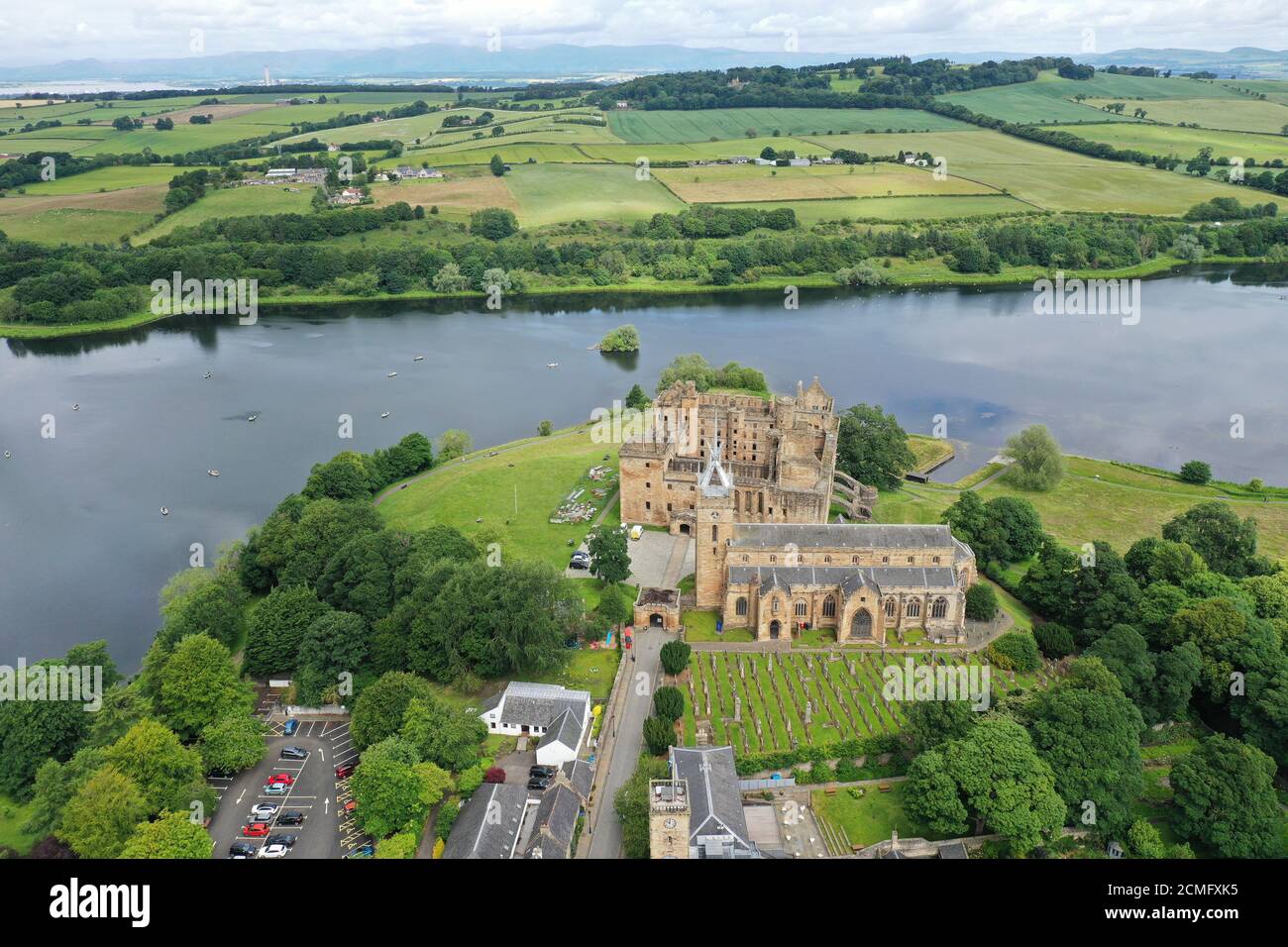 Veduta aerea del drone del Palazzo di Linlithgow, Lothian Ovest Foto Stock