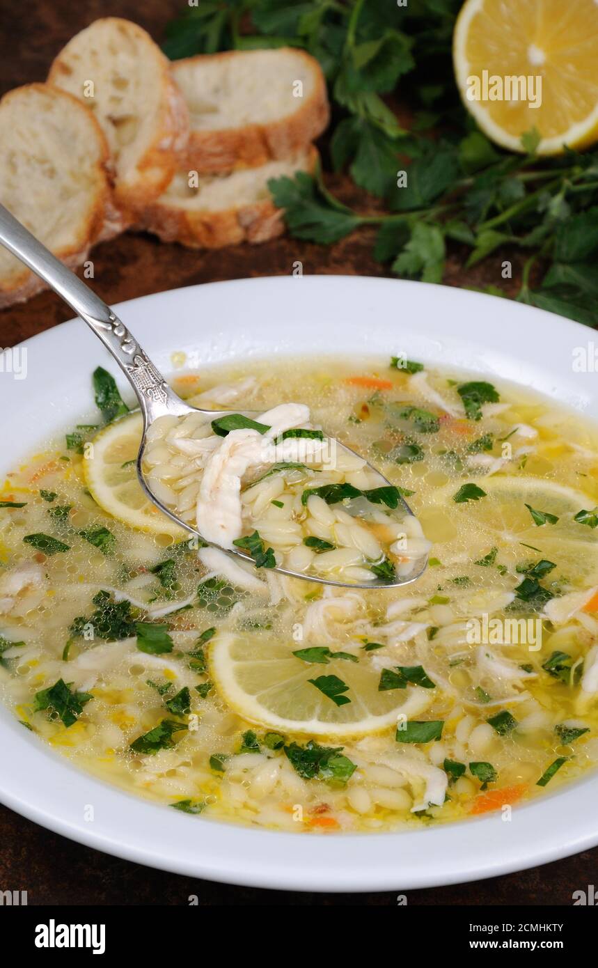 zuppa greca di pollo al limone Foto Stock