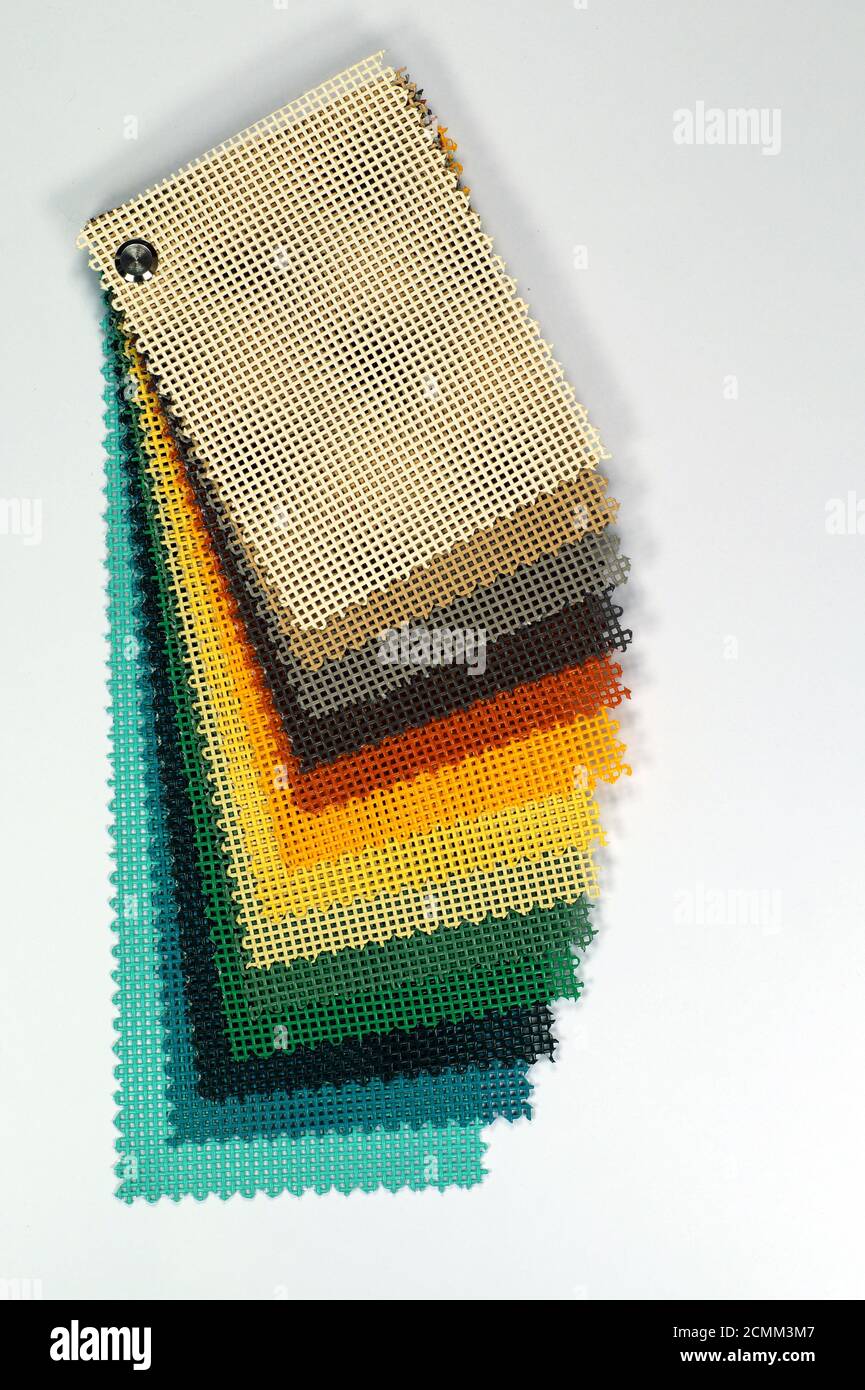 Pubblicità. Grafico a colori di uno dei mezzi di pubblicità più popolari: Tipo di banner rivestito in PVC - mesh-macro. Foto Stock