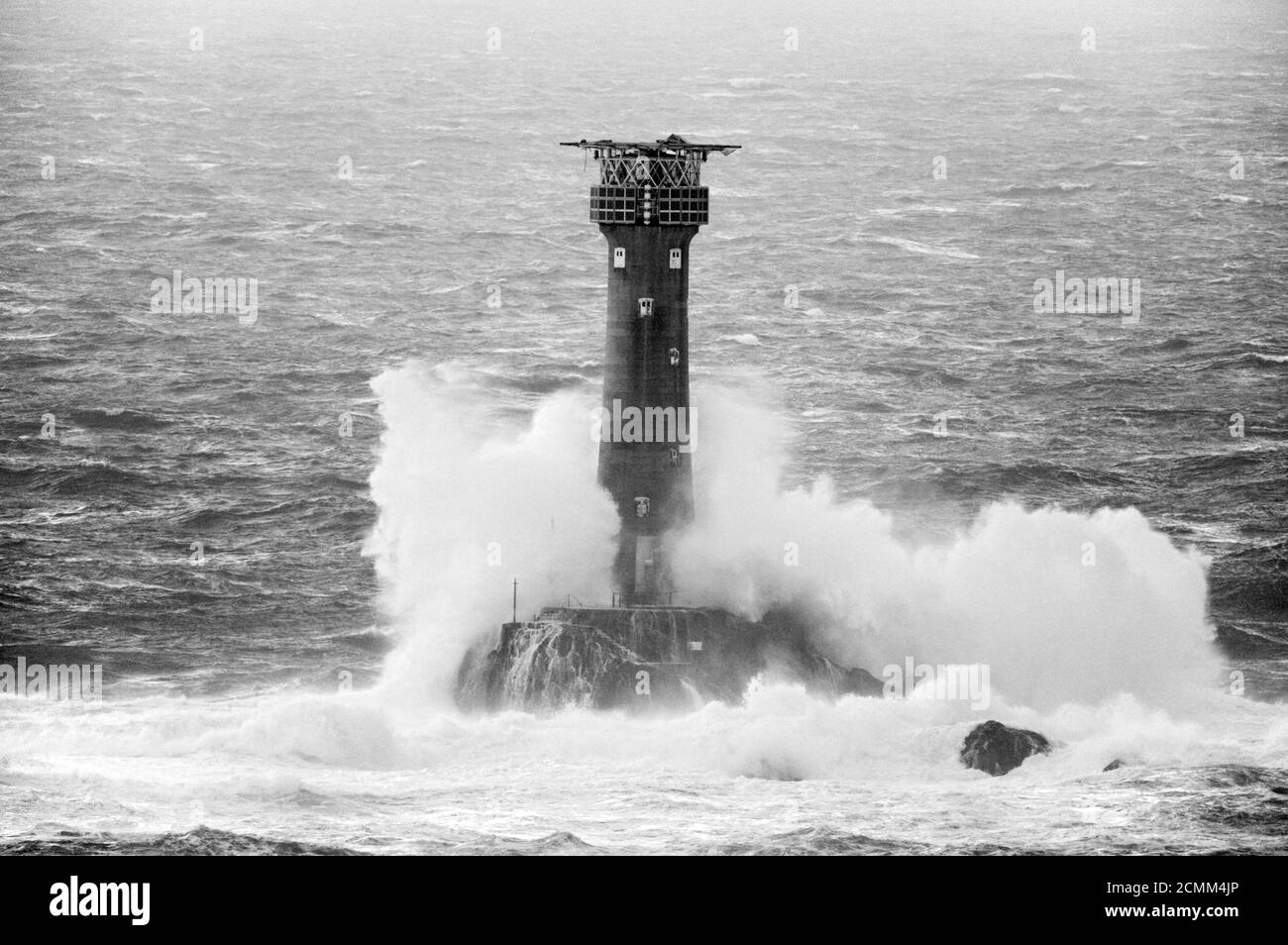 Longships Lighthouse, Land's End, Cornwall, Regno Unito Foto Stock