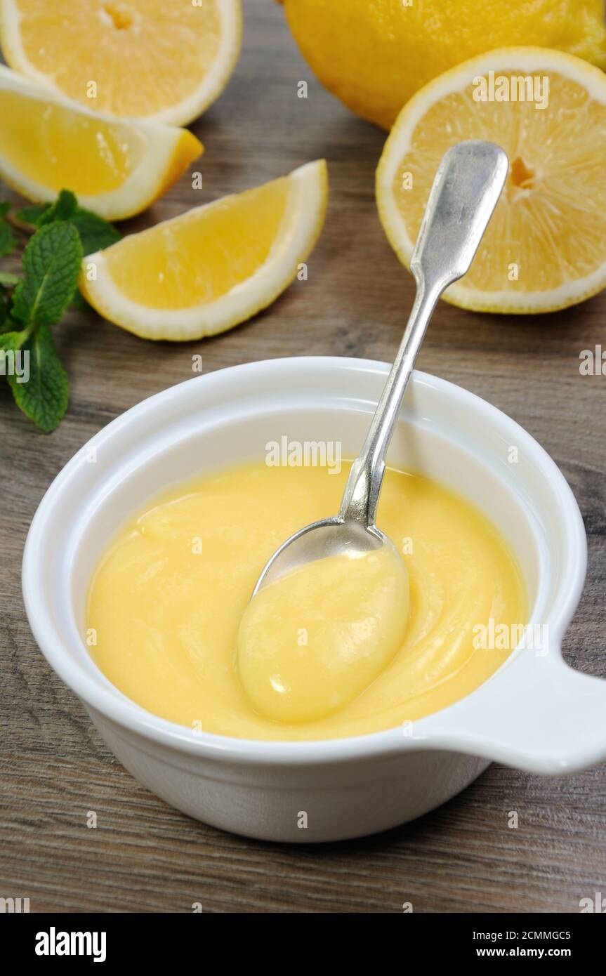 Limone curd - crema di succo di limone. Questo è un classico, è usato per l'uso con i toast, in tartas, ca Foto Stock