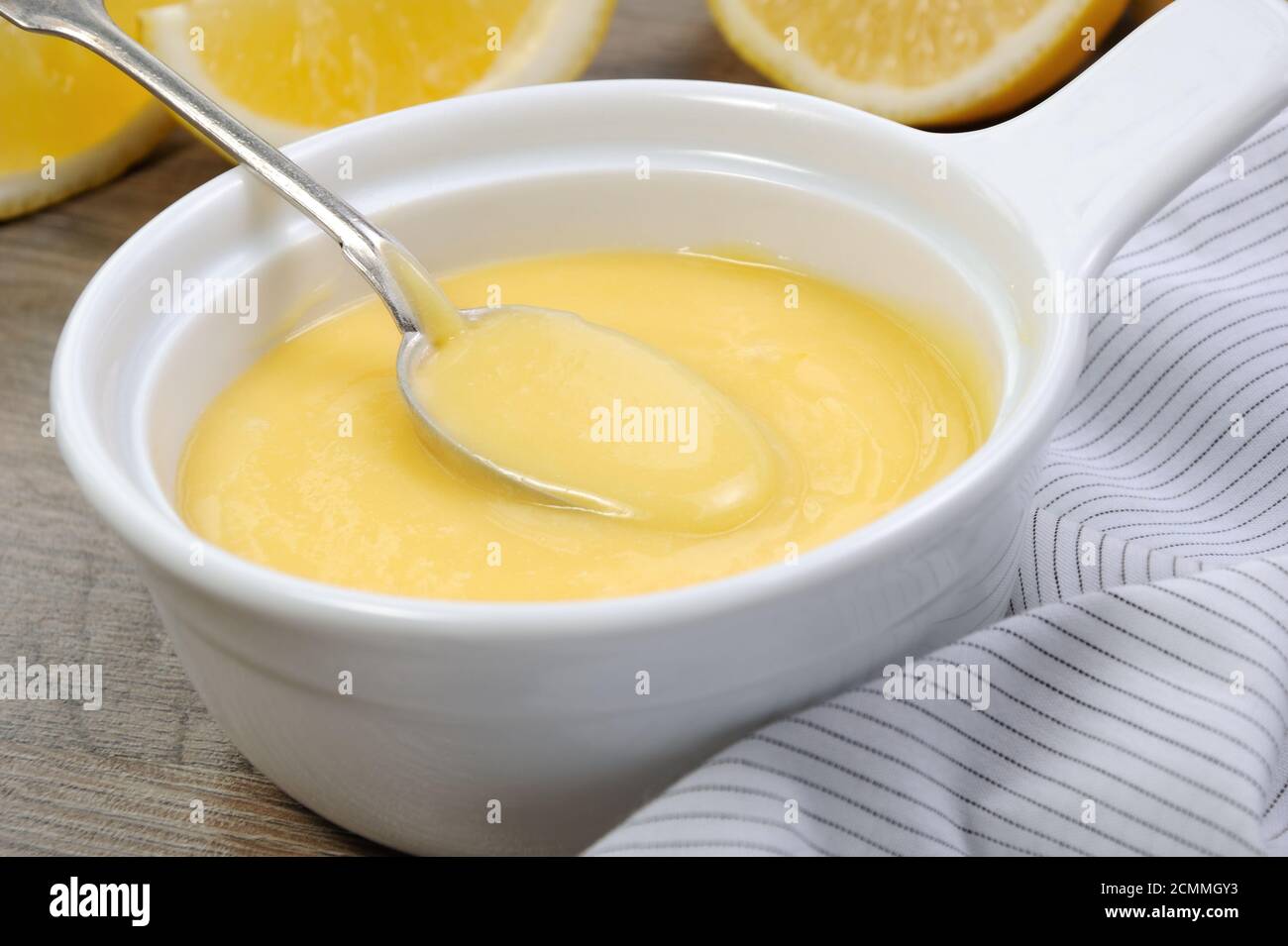 Limone curd - crema di succo di limone. Questo è un classico, è usato per l'uso con i toast, in tartas, ca Foto Stock