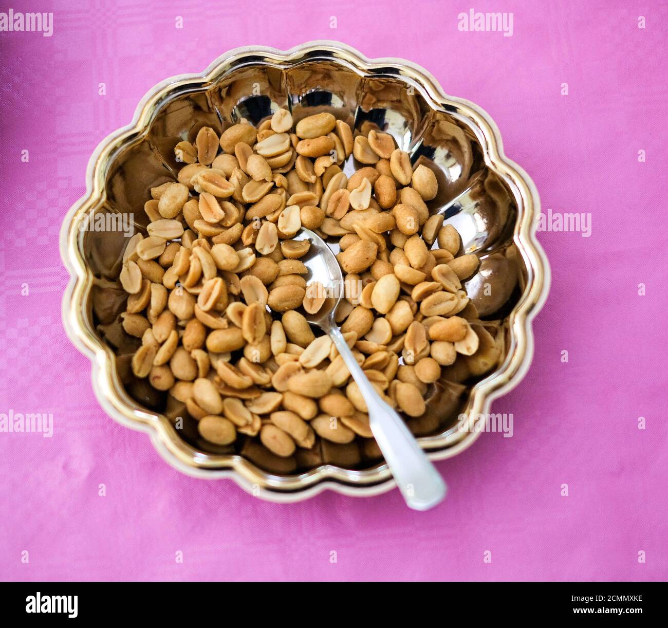 buffet per cerimonia nuziale arachidi tostate e salate. Foto di alta qualità Foto Stock