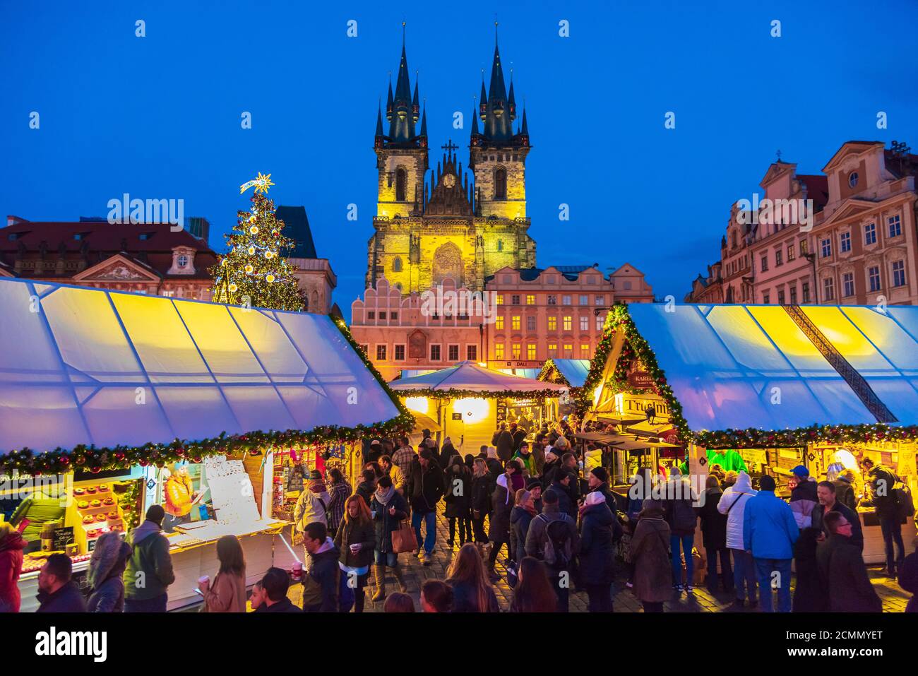 Repubblica Ceca, Praga, Città Vecchia, stare Mesto, Piazza della Città Vecchia, Staromestske namestí, Chiesa di Tyn, Mercatini di Natale Foto Stock