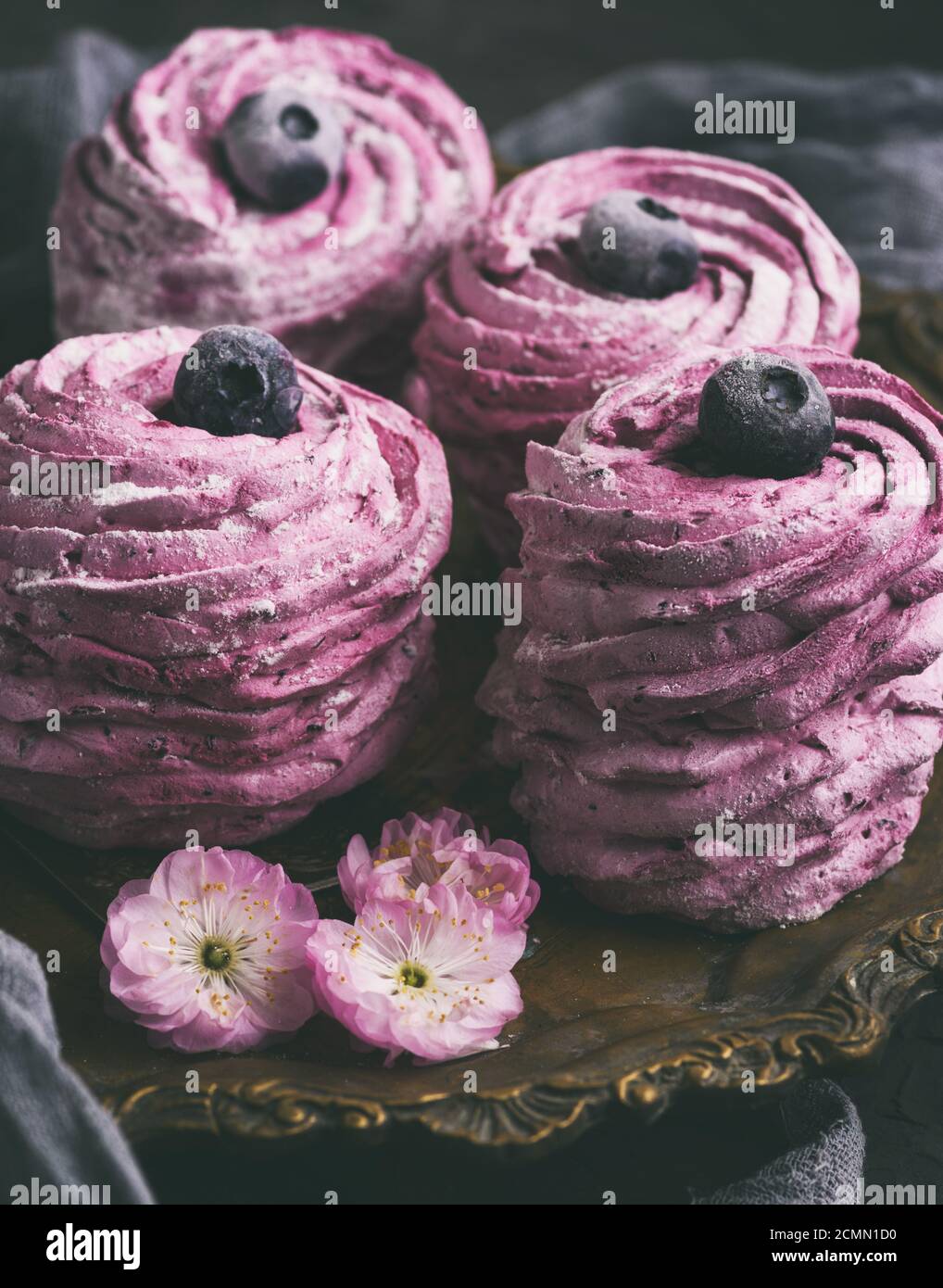 Aria rotondo marshmallows con mirtilli Foto Stock