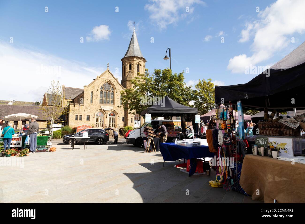 Bancarelle al mercato di Chester-le-Street nella contea di Durham, Inghilterra. Il mercato si svolge il venerdì e il sabato. Foto Stock