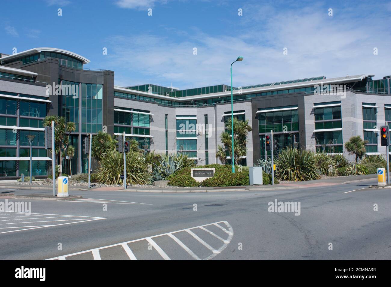 Isole del canale. Guernsey. Porto di San Pietro. St George's Esplanade. Admiral Park. Trafalgar Court. Foto Stock