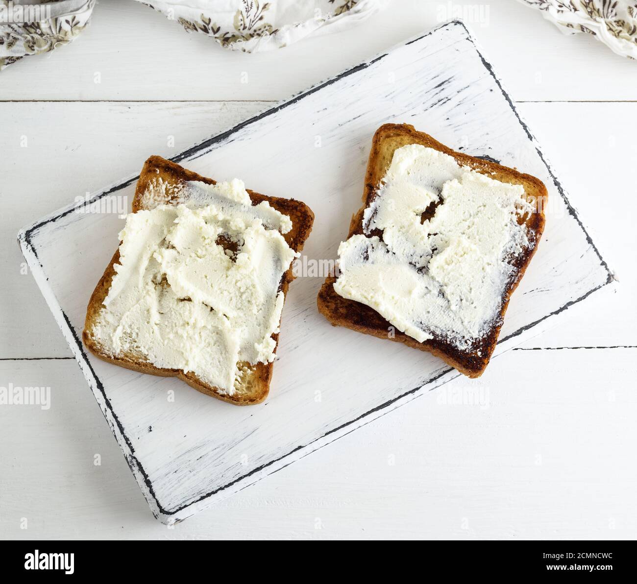 Pezzi di pane tostato immagini e fotografie stock ad alta risoluzione