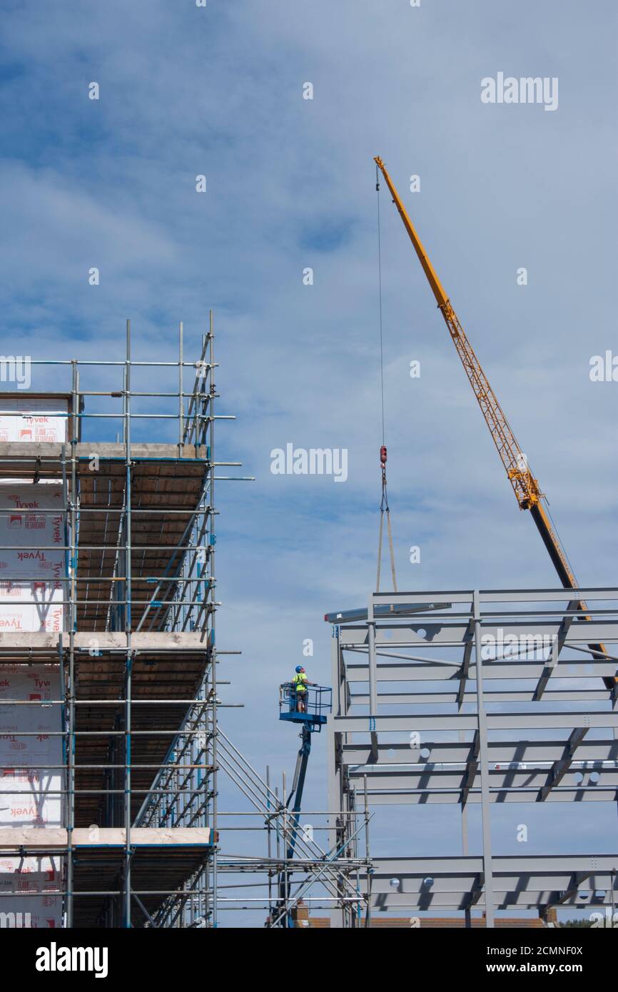 Isole del canale. Guernsey. Admiral Park. Cantiere. Telaio in acciaio di nuova costruzione commerciale. Foto Stock