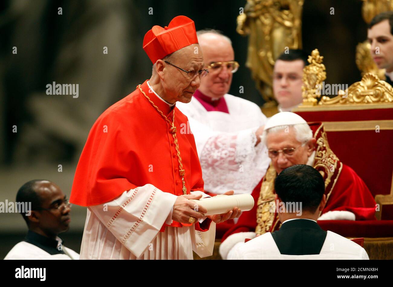 Cappello Rosso Cardinale Immagini e Fotos Stock - Alamy