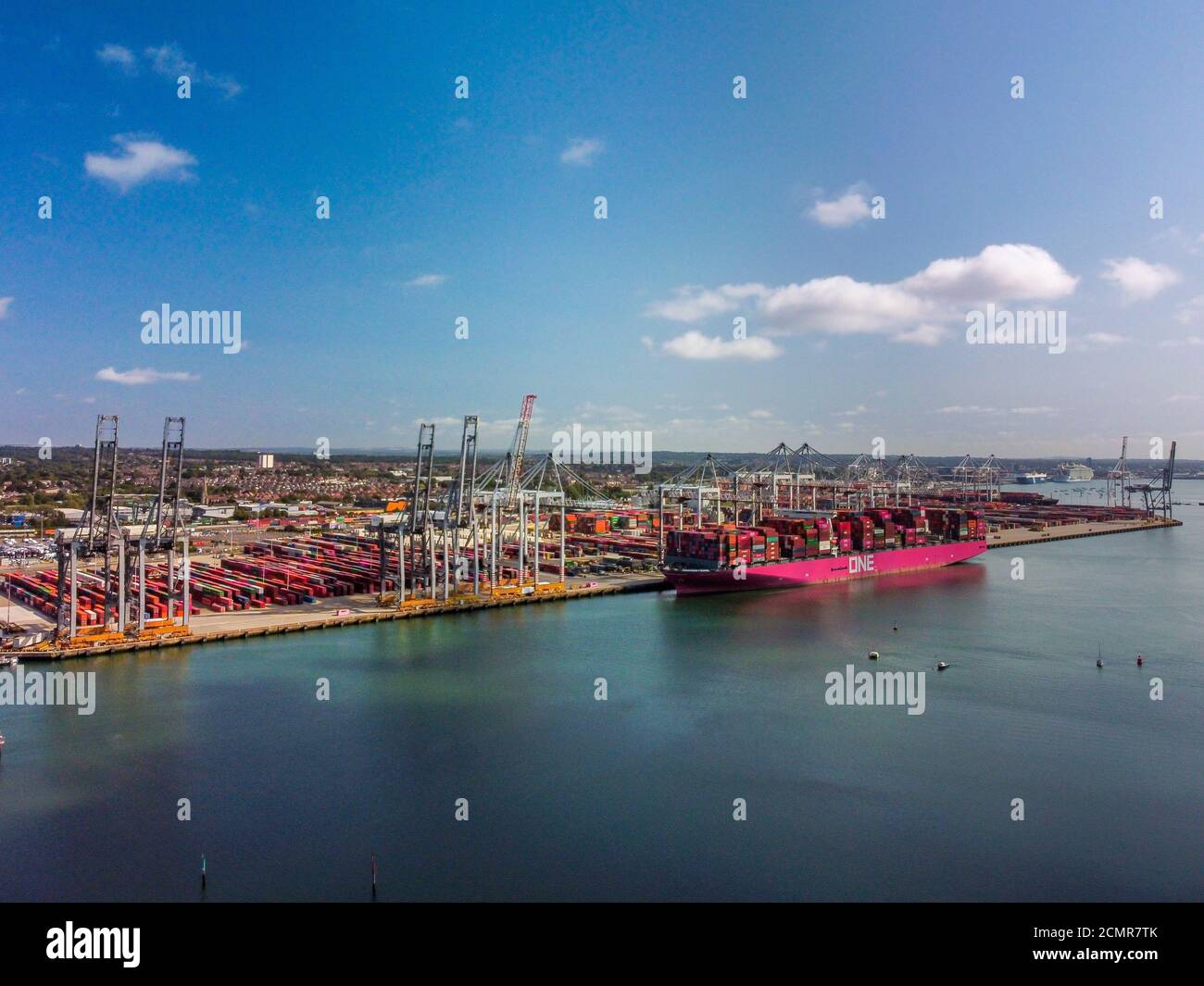 Container Ship ONE AQUILA attraccato alle banchine di Southampton, Southampton, Inghilterra Foto Stock