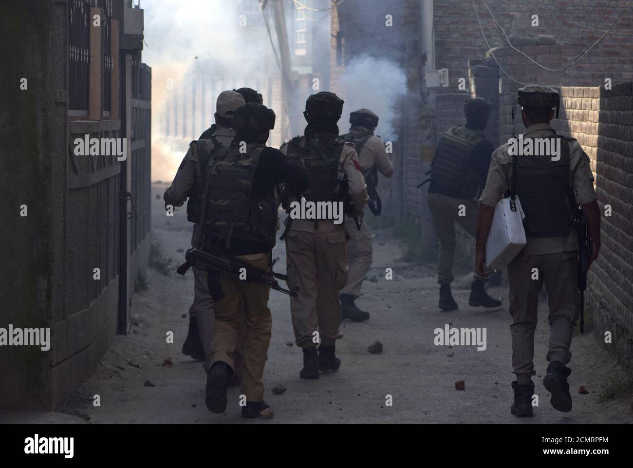 Scontri e violenze a batamaloo a Srinagar, Kashmir. Foto Stock
