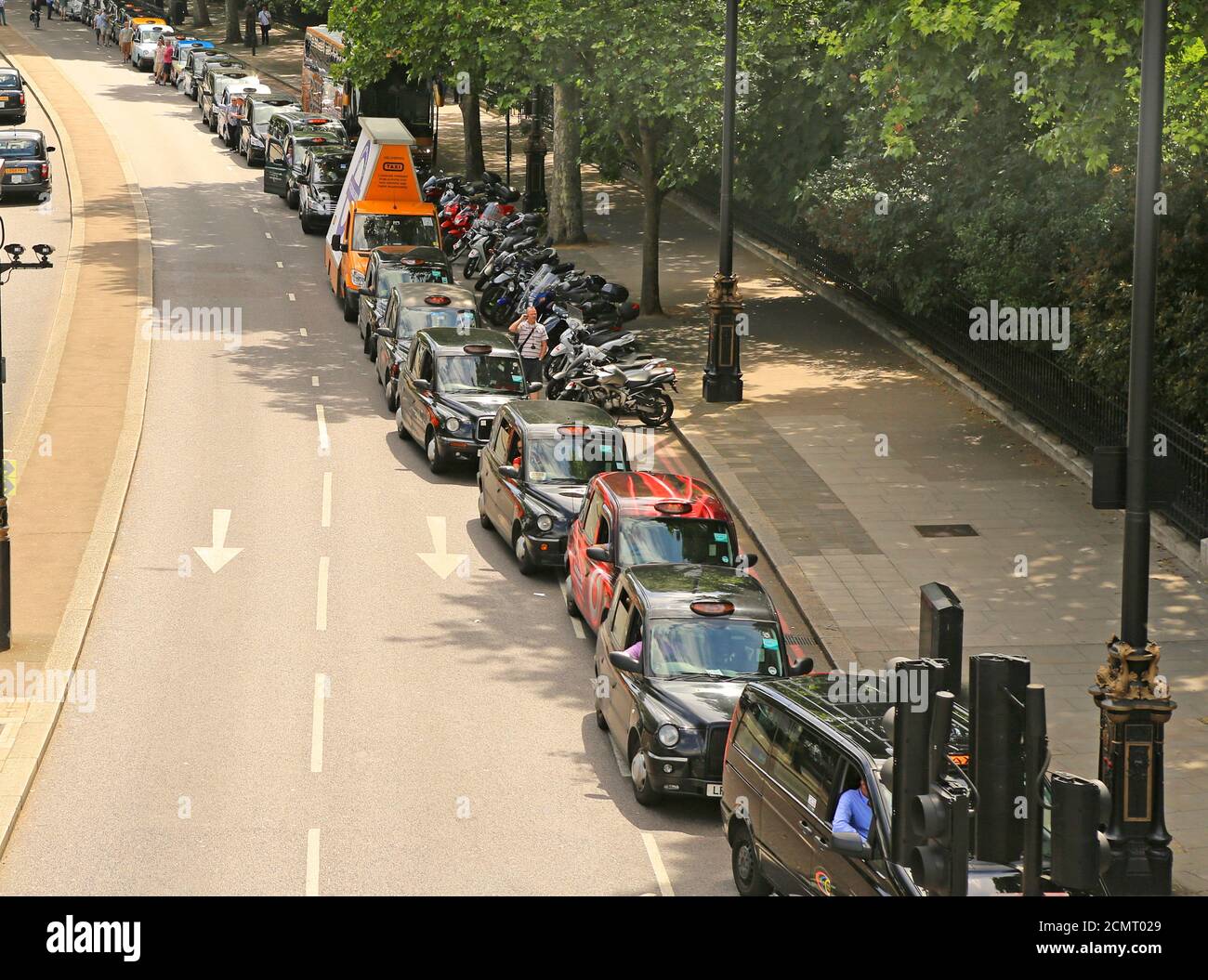 Black Taxis a Londra dimostra contro la licenza di UBER, Londra, Regno Unito Foto Stock