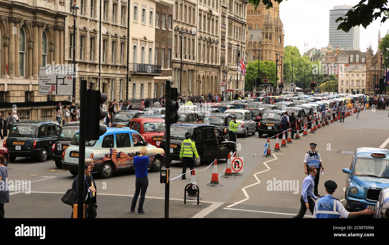 Black Taxis a Londra dimostra contro la licenza di UBER, Londra, Regno Unito Foto Stock