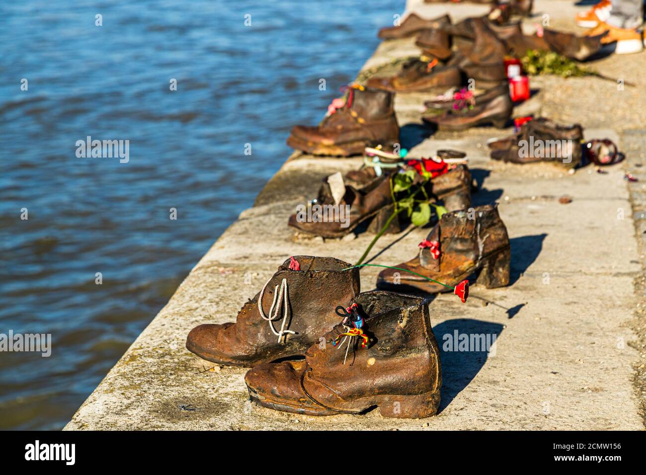 Scarpe sulla sponda del Danubio a Budapest, Ungheria Foto Stock