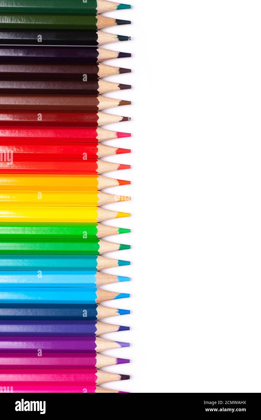 matite di legno multicolore in tonalità arcobaleno in ordine su sfondo  bianco isolato mock up, verticale, foto di alta qualità Foto stock - Alamy