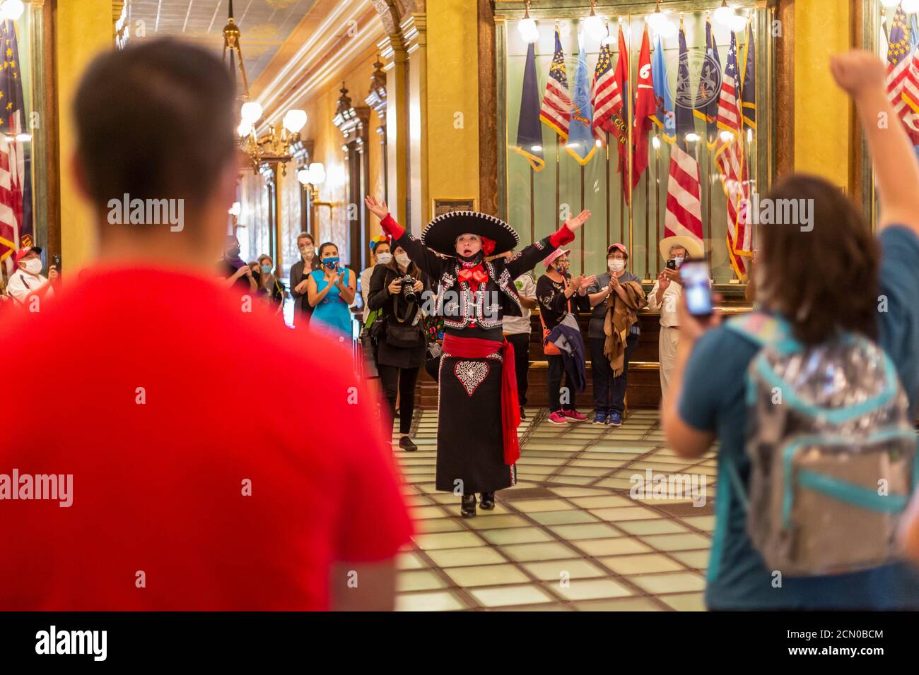Lansing, Michigan - gli attivisti si radunano nell'edificio del Campidoglio del Michigan, chiedendo che la legislatura consenta agli immigrati non documentati di ottenere l'autista Foto Stock