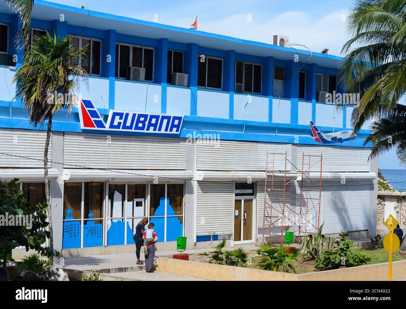 Edificio Cubana Airlines a l'Avana, Cuba. Ufficio vendite di Cubana de Aviacion a la Habana. Biglietteria delle compagnie aeree cubane. Sede centrale della CACSA. Foto Stock