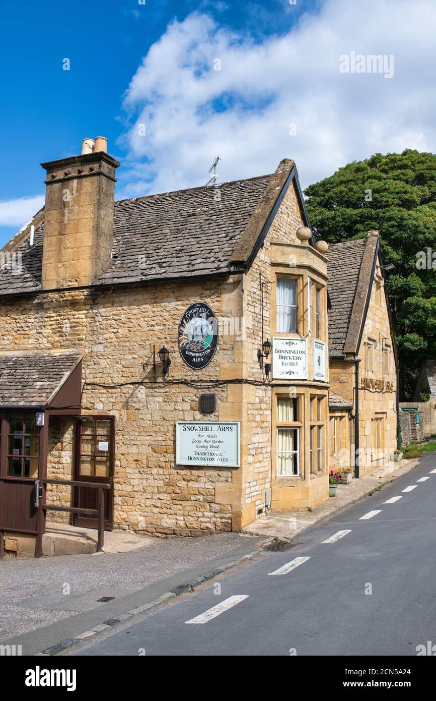 Snowshill Arms pub nel mese di settembre. Snowshill, Cotswolds, Gloucestershire, Inghilterra Foto Stock