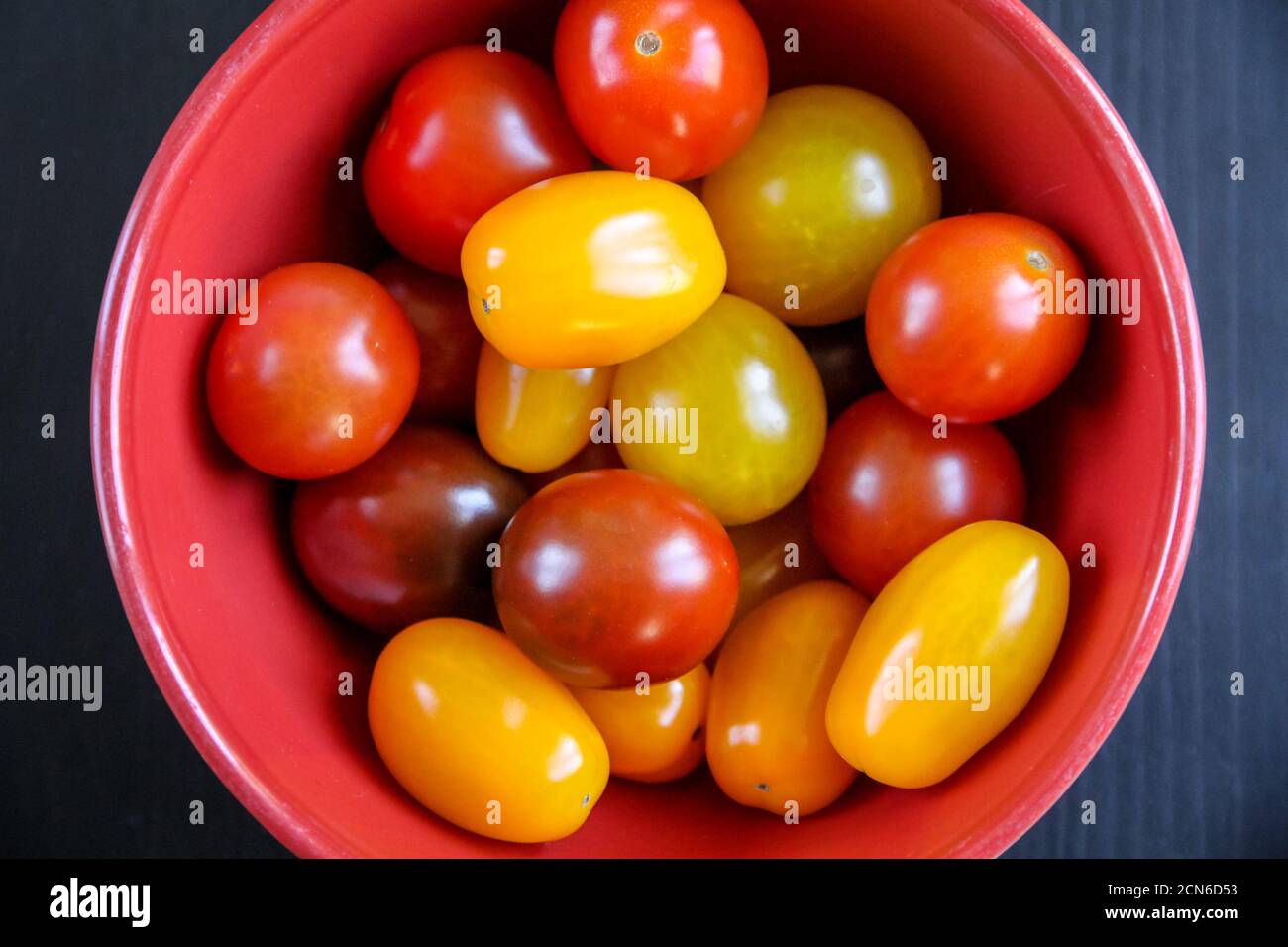 Cocktail di pomodori in una ciotola Foto Stock