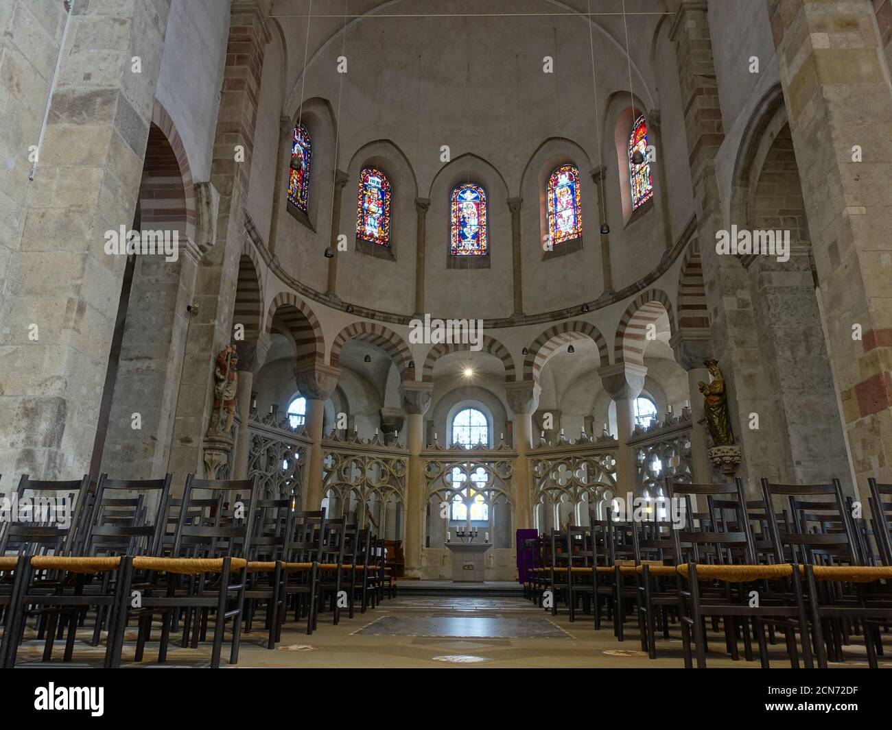 Chiesa romanica di Santa Maria im Kapitol, conca est con schermo coro Foto Stock