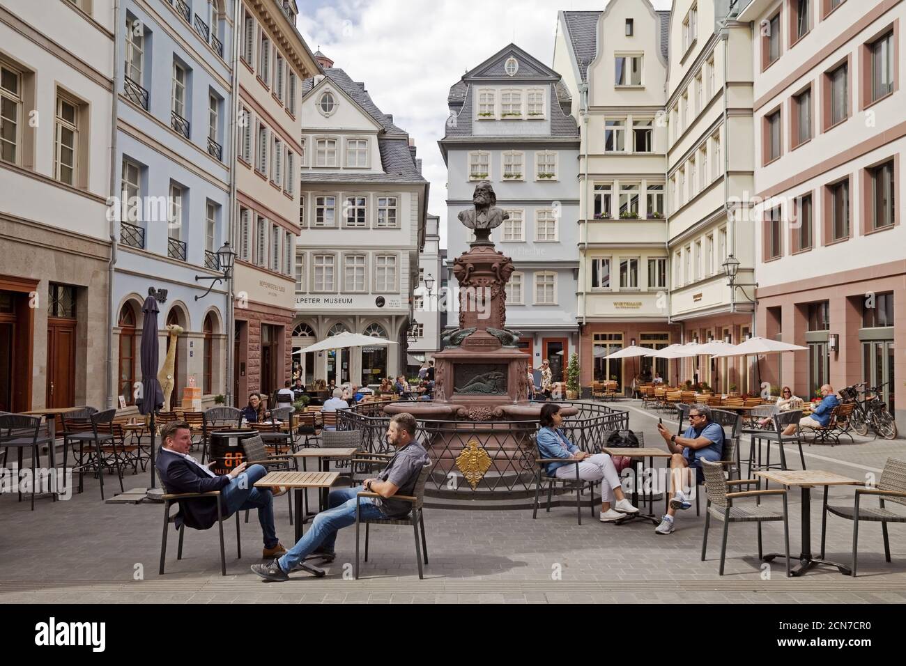 Huehnermarkt con Friedrich-Stoltze-Brunnen, New Old Town, Francoforte sul meno, Assia, Germania, Europa Foto Stock