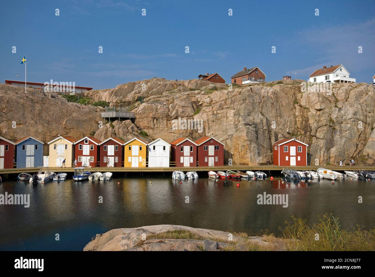 Capanne e barche da pesca a Smogen, nella contea di Västra Götaland, Svezia Foto Stock