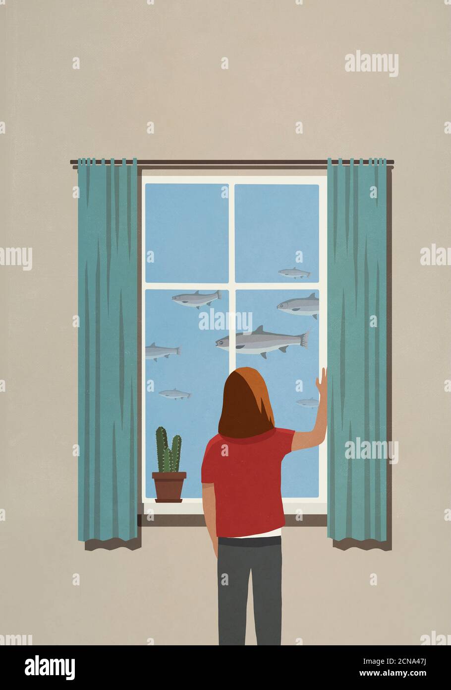 Donna che guarda il pesce da nuoto dalla finestra Foto Stock