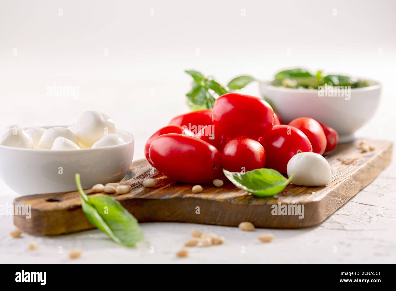 Ingredienti per insalata caprese. Foto Stock