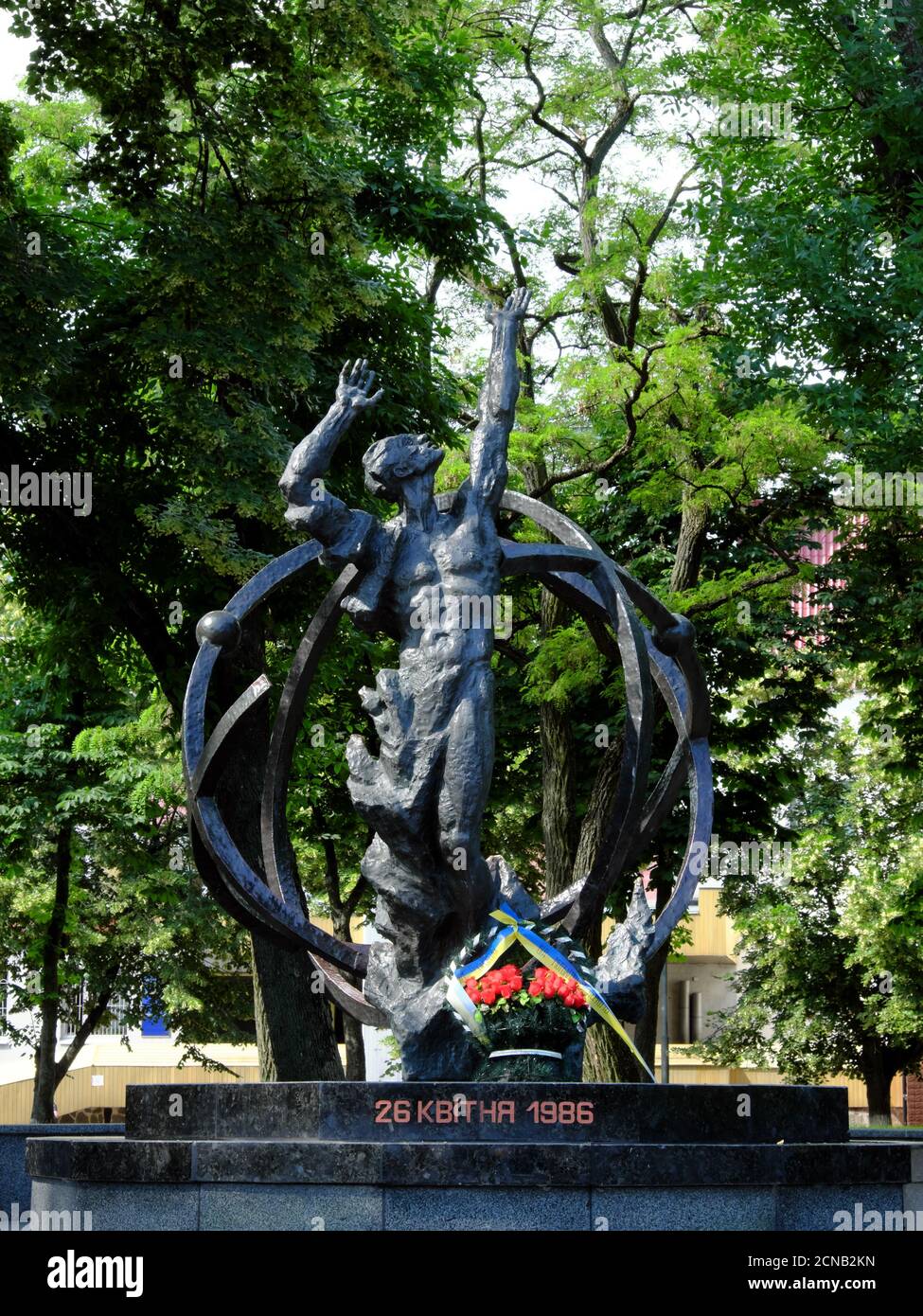 Chernihiv, Ucraina, 7 giugno 2019. Monumento alle vittime dell'incidente della centrale nucleare di Chernobyl. Monumento installato sul vicolo della città. Foto Stock