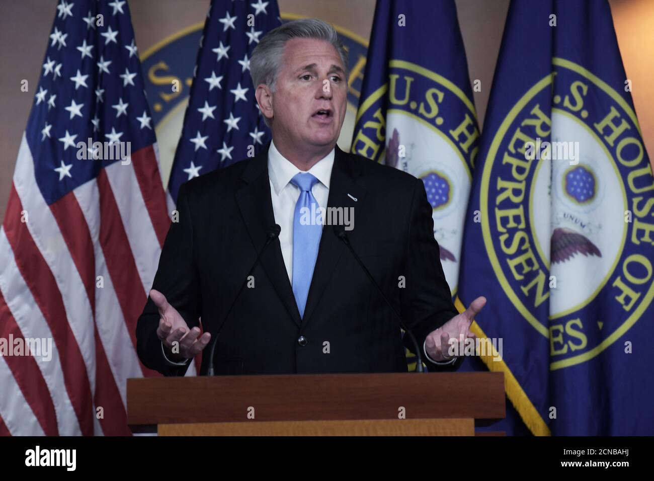 Il leader repubblicano Kevin McCarthy (R-CA) parla durante una conferenza stampa settimanale presso la US Capitol Hill a Washington. Foto Stock