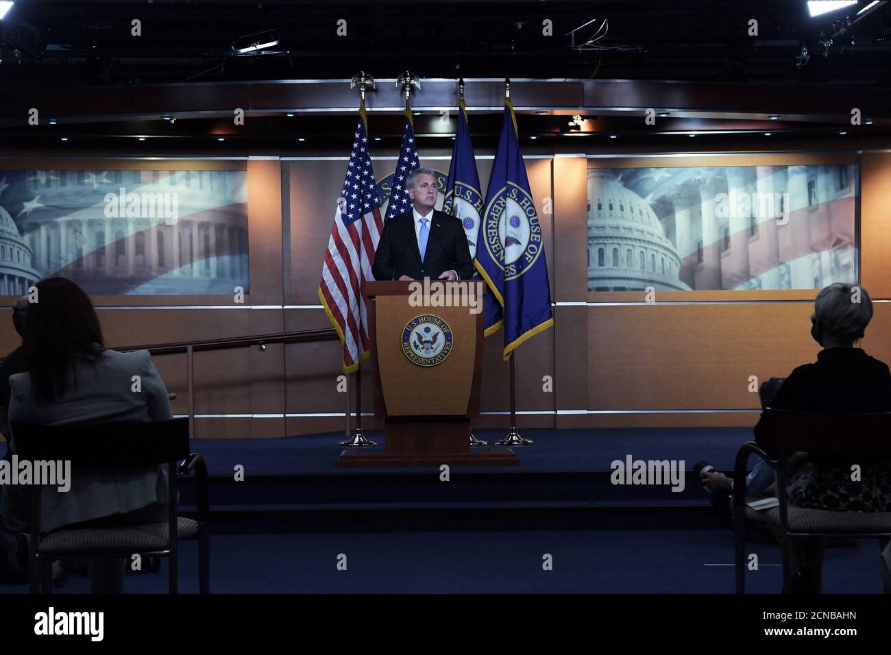 Il leader repubblicano Kevin McCarthy (R-CA) parla durante una conferenza stampa settimanale presso la US Capitol Hill a Washington. Foto Stock