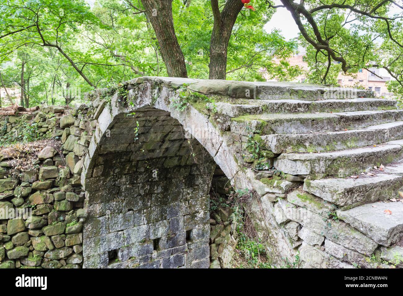 antico ponte di pietra arco closeup Foto Stock