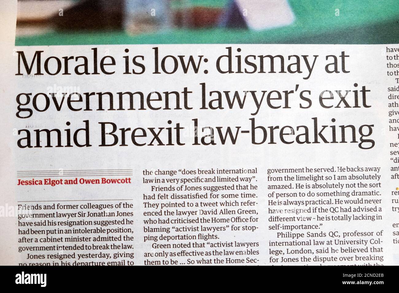 'Orale è basso: Malessere all'uscita dell'avvocato di governo in mezzo Brexit legge-Breaking' Guardian giornale headline Inside page headlines in London UK 2020 Foto Stock