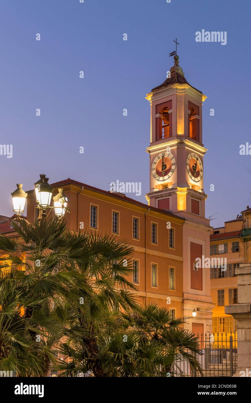 Palais Rusca e la torre dell'orologio presso la piazza del tribunale (Place du Palais de Justice), Nizza, Alpi Marittime, Costa Azzurra, Costa Azzurra Foto Stock