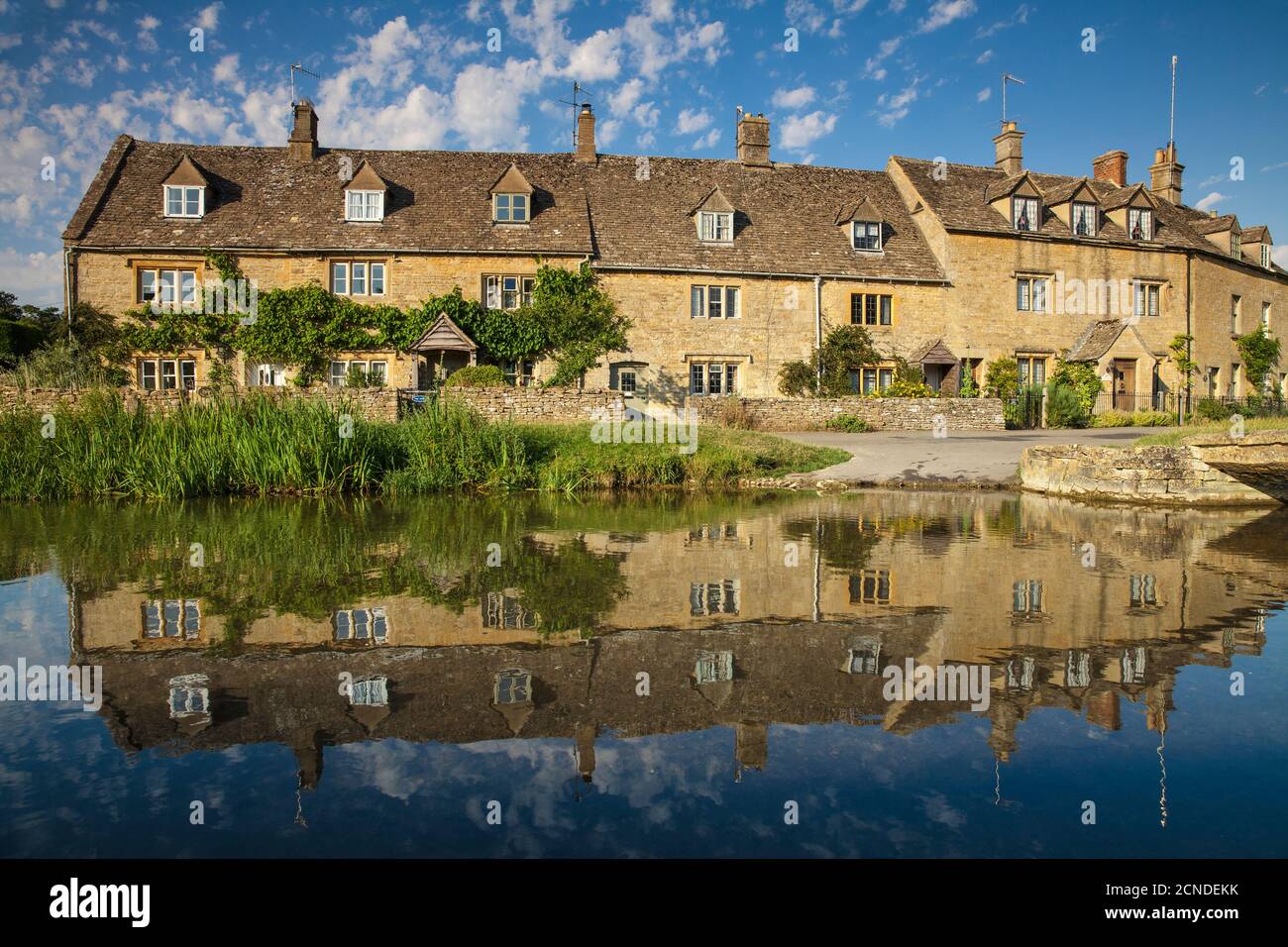 Lower Slaughter Village, The Cotswolds, Gloucestershire, Inghilterra, Regno Unito, Europa Foto Stock