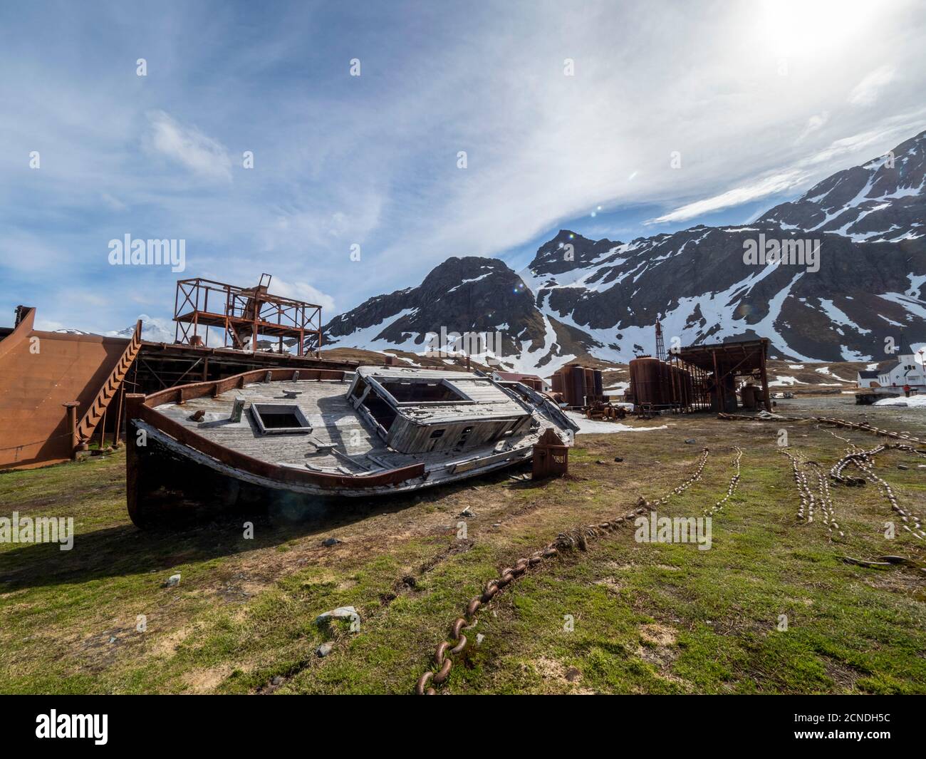 Macchinario arrugginito presso la stazione di caccia alla balena norvegese abbandonata a Grytviken, East Cumberland Bay, South Georgia, Polar Regions Foto Stock