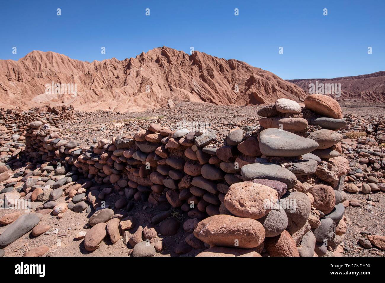 Resti di strutture rocciose a Tambo de Catarpe, Valle di Catarpe nel deserto di Atacama, Cile Foto Stock