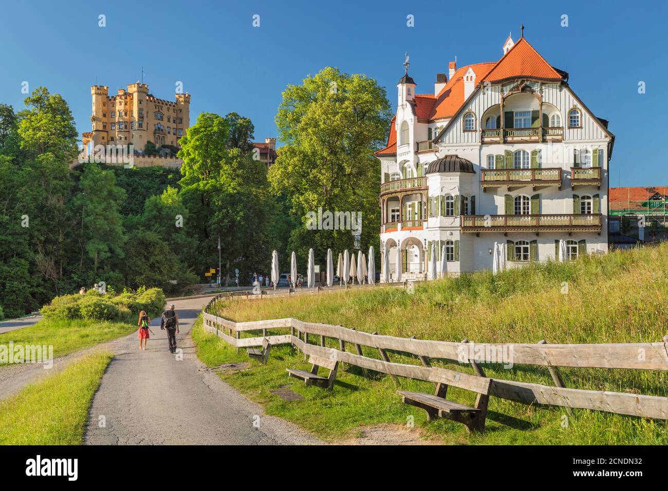 Hohenschwangau Castle and Alpenrose Hotel, Schwangau, Allgau, Schwaben, Baviera, Germania, Europa Foto Stock