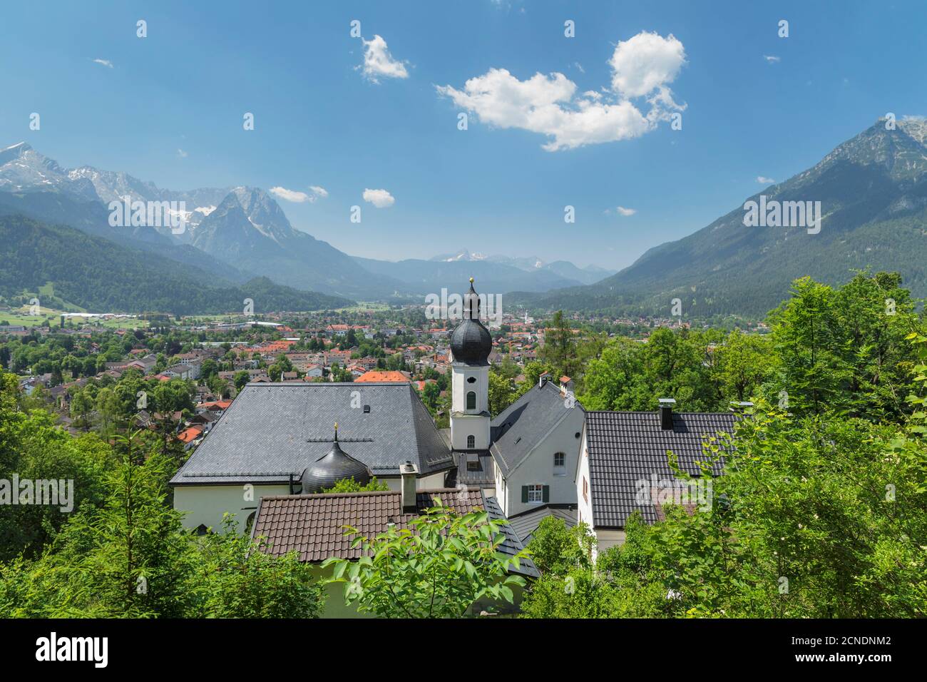 Vista dalla chiesa del pellegrinaggio di Sant'Anton al Monte Kramer, Alpi Bavaresi, Garmisch-Partenkirchen, Werdenfelser Land, alta Baviera, Germania, Europa Foto Stock