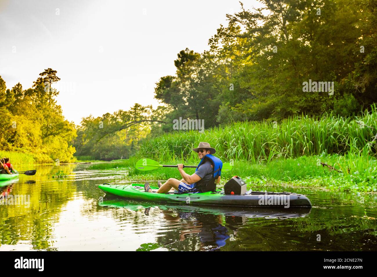 Kayak attraverso cane Bayou, New Orleans, Louisiana, Stati Uniti d'America Foto Stock