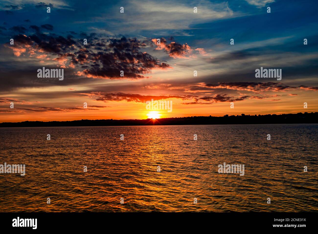 Splendido tramonto sul fiume Yellowstone, North Dakota, Stati Uniti d'America Foto Stock