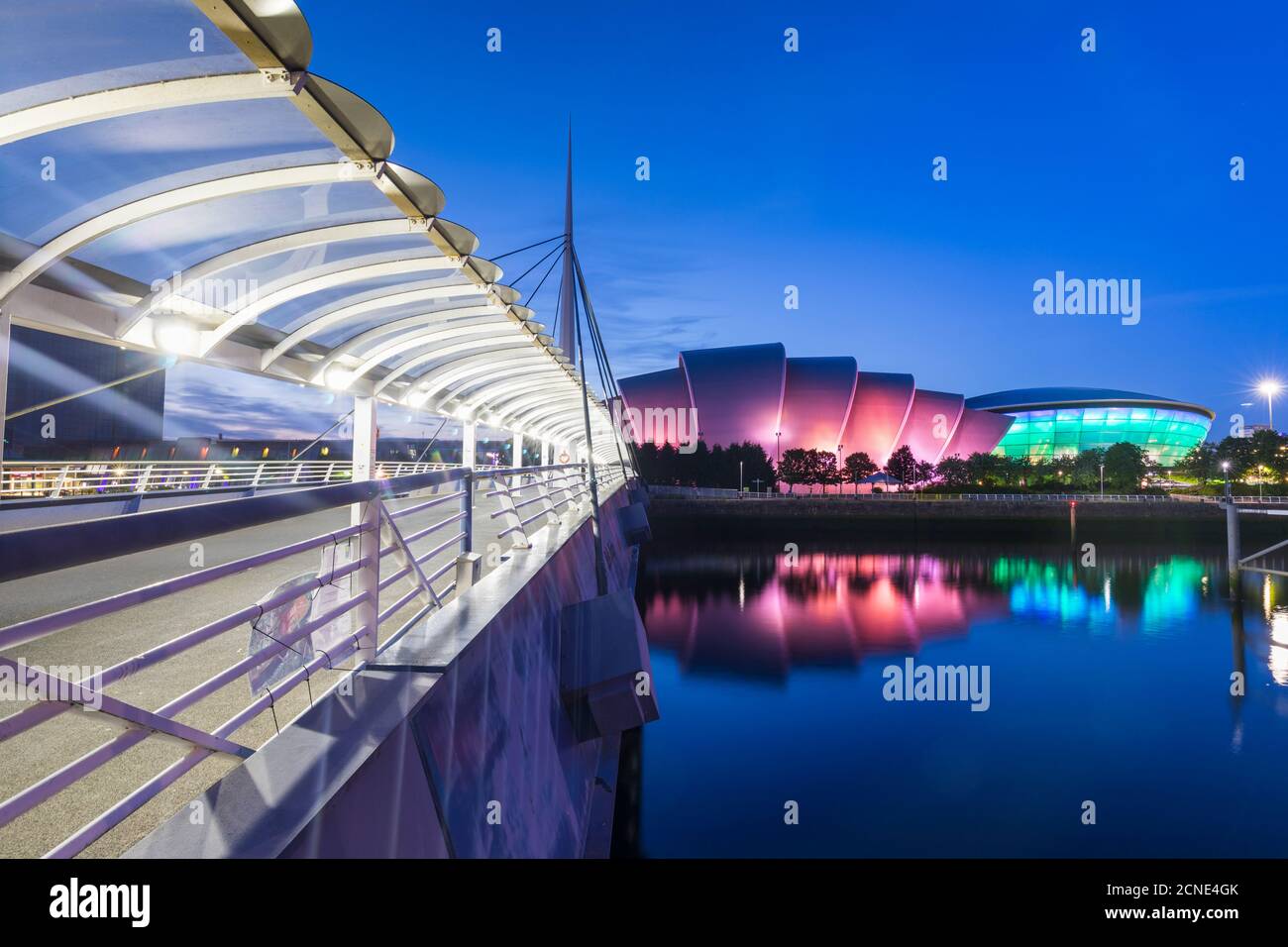 Bell's Bridge, l'Armadillo, la SSE Hydro e il fiume Clyde, Pacific Quay, Glasgow, Scozia, Regno Unito, Europa Foto Stock