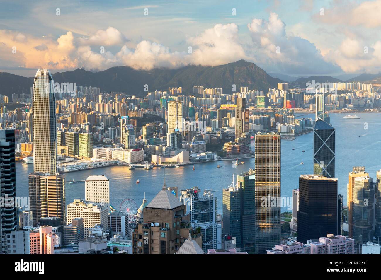 Skyline di Hong Kong Island e Kowloon, Hong Kong, Cina, Asia Foto Stock