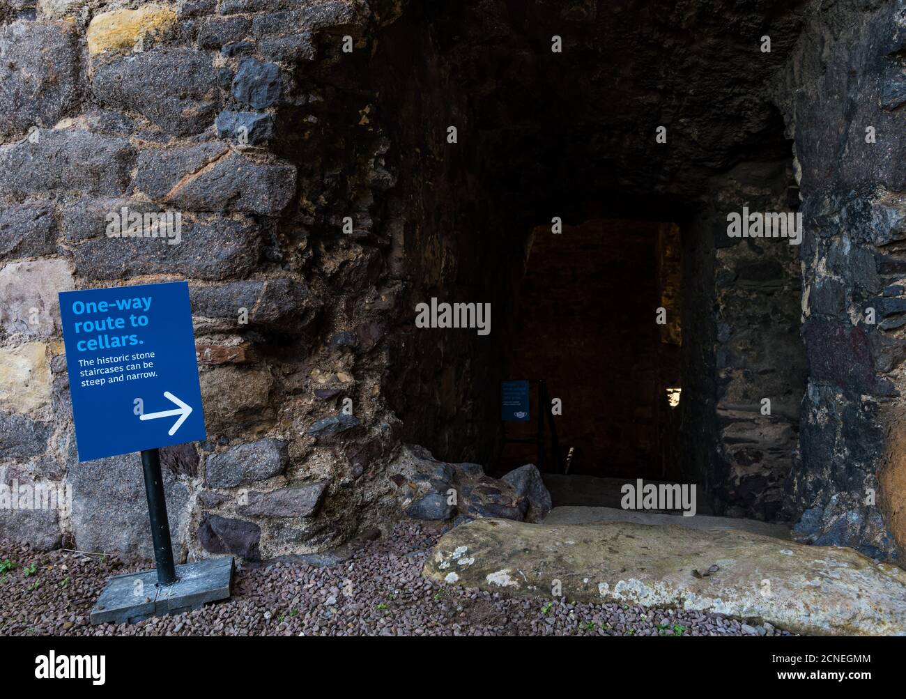 Dirleton, East Lothian, Scozia, Regno Unito, 18 settembre 2020. Riapertura del castello di Dirleton: Ambiente storico la Scozia riapre più delle sue proprietà. C'è un sistema a senso unico intorno ai giardini del castello con cartelli che indicano la strada per le cantine Foto Stock