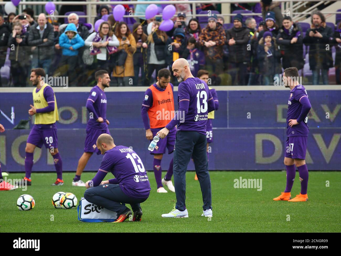 Calcio Calcio - Serie A - Fiorentina vs Benevento Calcio - Stadio Artemio  Franchi, Firenze, Italia - 11 marzo 2018 allenatore fiorentino Stefano  Pioli indossa la maglia numero 13 dell'ex giocatore Davide